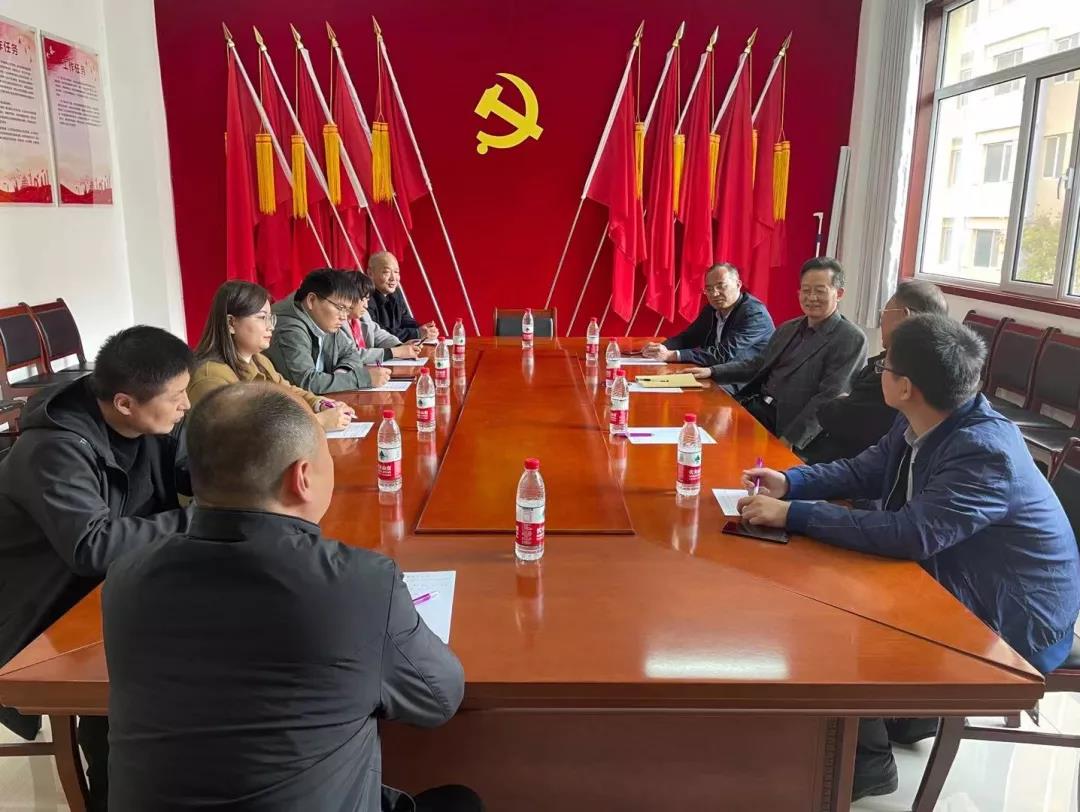 菏泽市人社局机关党委副书记袁爱民到港湾新城调研双报到双服务工作