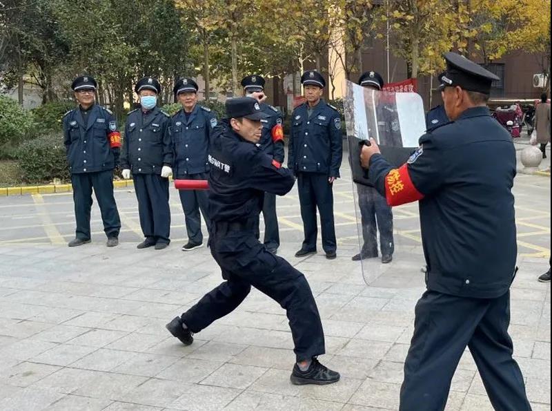 鼓楼广场组织开展反恐防暴演习