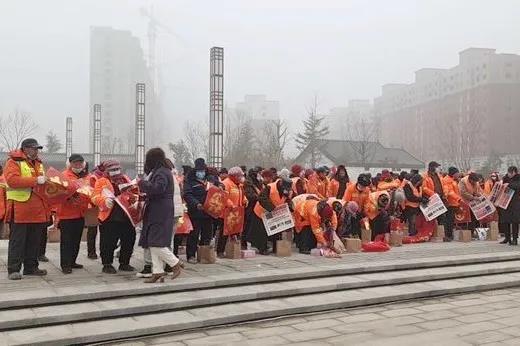 腊八送粥情意浓，爱心企业情暖银湾环卫人