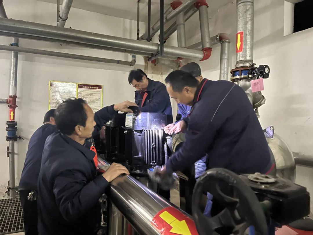 港湾新城组织开展生活供水设施设备检修和维护工作