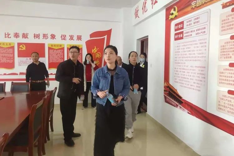 丹阳街道党工委副书记焦广舟到怡欣花园指导党建工作