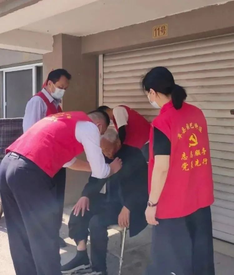 创城ING：铂金湾开展“关爱老人 爱心义剪”志愿服务活动