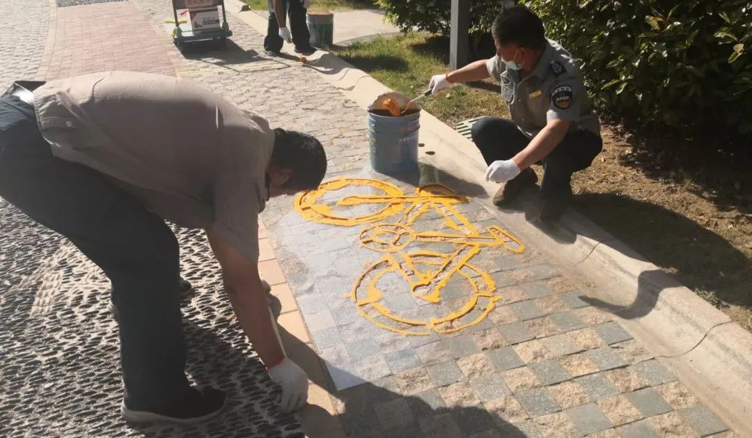 创城ING：港湾新城划设非机动车停车位 绘制小区文明风景线