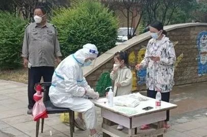 御景苑爱心人士捐赠防疫物资，助力小区疫情防控