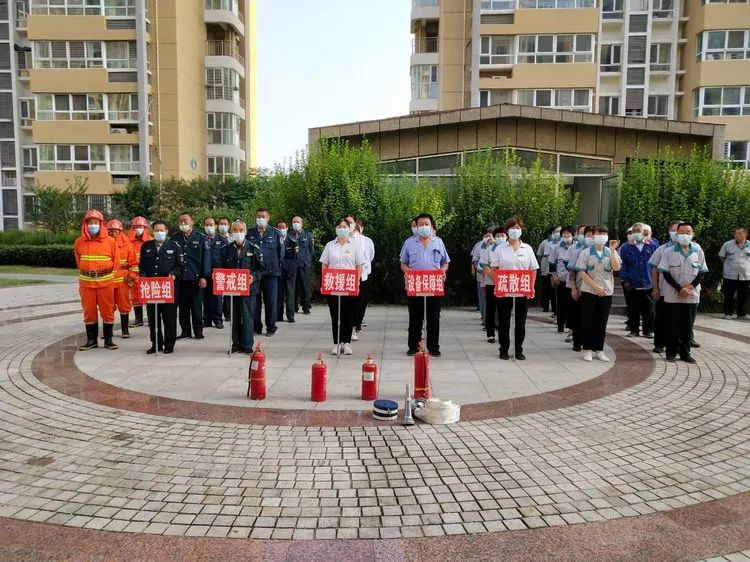 港湾新城开展第三季度消防演习和电梯困人救援演练