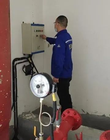怡欣花园开展消防设备设施的月度检查保养工作