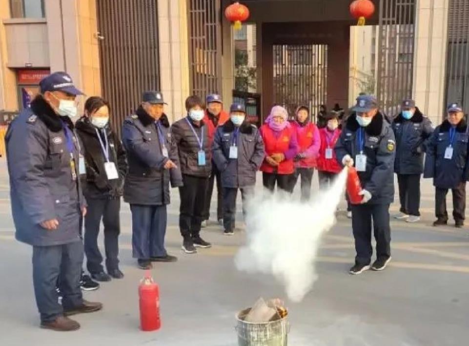 东明天安·清华苑物业项目部组织开展消防应急演练活动