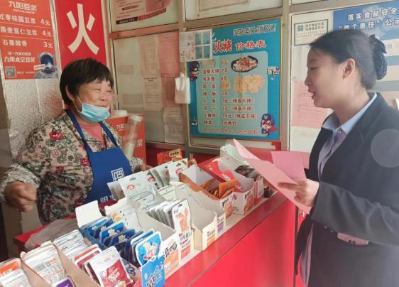 水岸鑫城开展燃气安全知识入户宣传活动