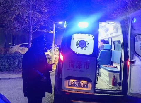 达驰·聚龙湾物业人爱心接力，协助临产孕妇就医