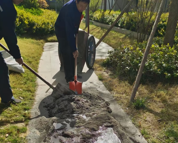 银湾物业丨理想城及时修复破损路面，确保居民安全出行