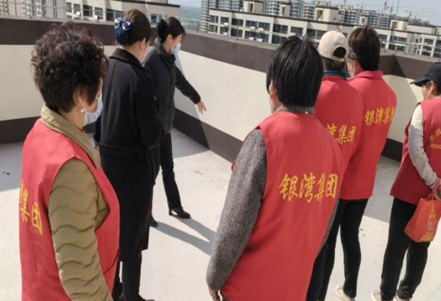 银湾物业丨明丰·幸福里组织开展保洁工作现场培训会