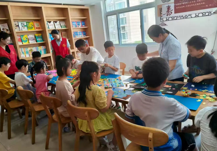 康地君佳联合举办爱心手工亲子活动