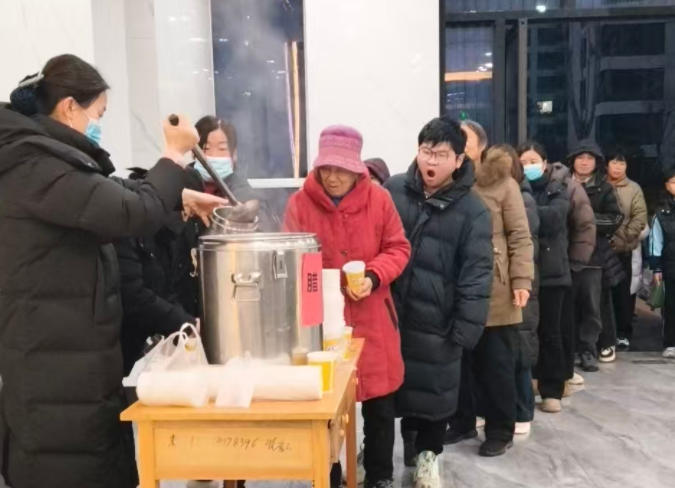 明丰·理想城：开展“浓情腊八 粥暖万家”暖心活动
