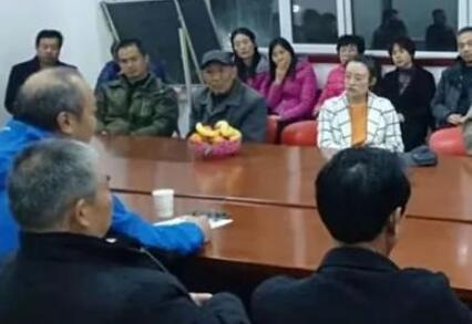银湾集团｜物业质量专题：港湾新城召开业主恳谈会 共议设立小区老年活动室和理发室