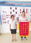 银湾集团▏怡欣花园客服贴心服务 业主送锦旗以表谢意