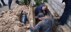 银湾集团︱物业专题：港湾新城物业人紧急抢修破裂水管不畏严寒
