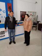 银湾集团｜物业专题：大都会物业员工捡手机寻失主 路人送锦旗表