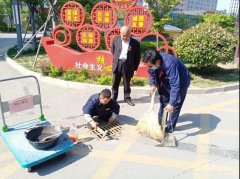 物业专题：怡欣花园修复小区出口破损路面 保障业主安全出行