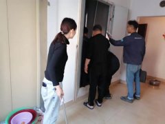 怡欣花园小区业主家中突发跑水，物业紧急行动迅速处理