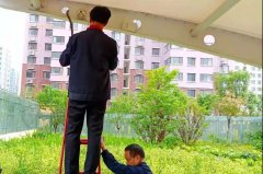 怡欣花园检修监控设施，确保园区安全居住环境