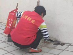 水岸鑫城开展楼宇天台及一层平台专项整治工作