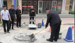 怡欣花园及时修复园区破损路面，确保居民安全出行
