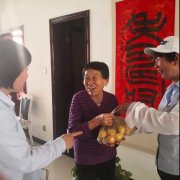 港湾新城开展爱的分享“杏”福到家活动