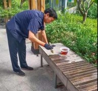怡欣花园组织开展园区休闲座椅检修保养工作