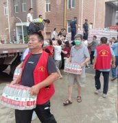 银湾集团物业志愿者抵达灾区，协助铁道陇海家园物业恢复小区环境